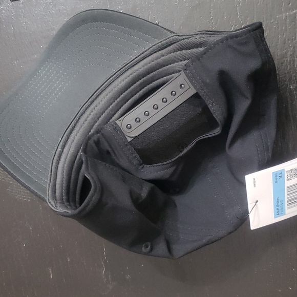 Unisex Nike Club Cap, size M/L, Color Black with white swoosh. - Picture 2 of 4